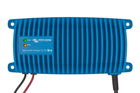 Blue Smart IP67 Charger 24/8 230V CEE